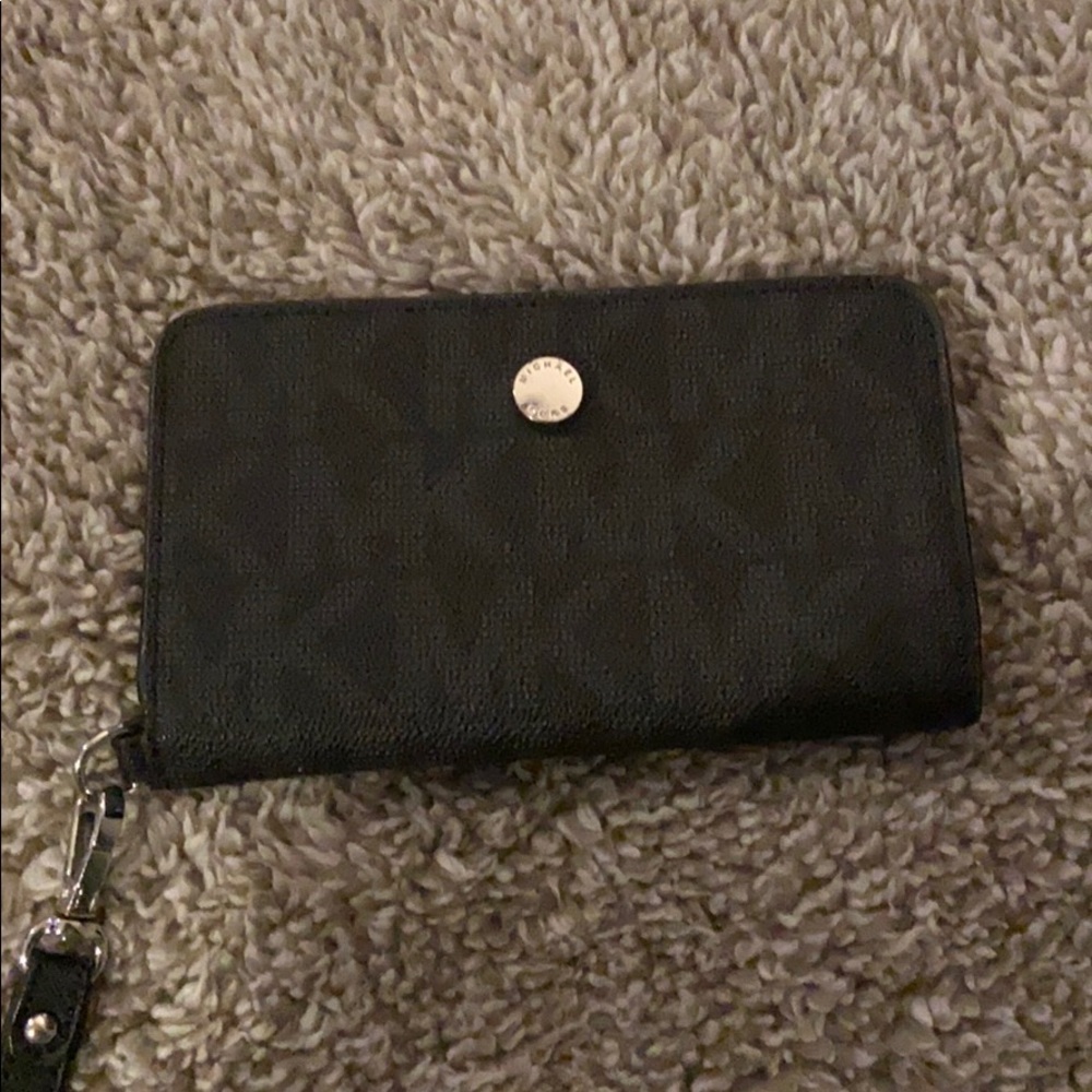 Michael kors phone wallet